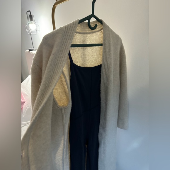 Aritzia Long Cardigan XS - Picture 2 of 4